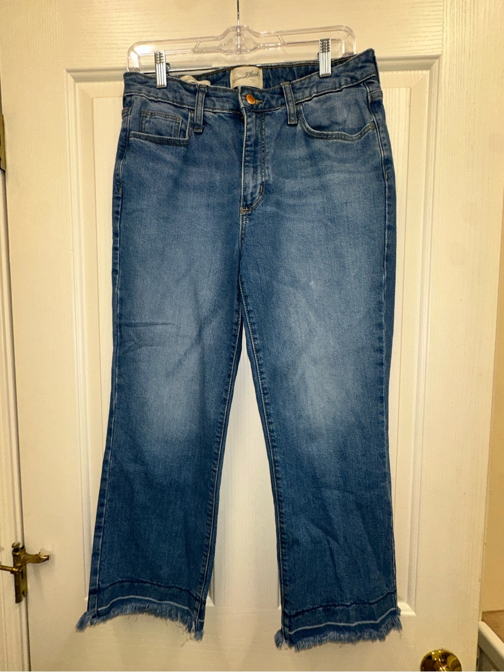 Universal Thread size 8 Short ankle bootcut cropped raw hem Jean